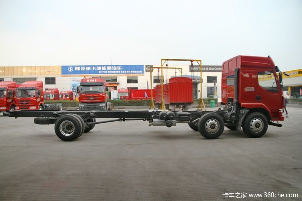 东风柳汽 霸龙重卡 220马力 6X2 载货车底盘(LZ5200XXYM3CA)外观图（8/28）
