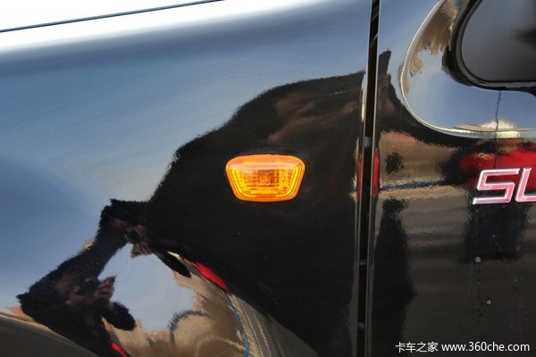 福田 萨普Z6 征服者 2.8L柴油 95马力 四驱 双排皮卡(舒适版)外观图（18/40）