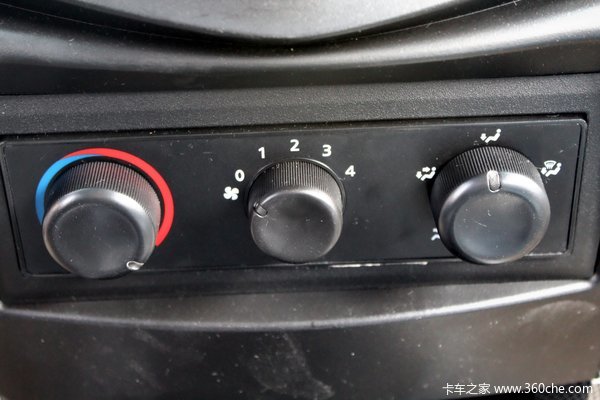 福田 萨普Z6 征服者 2.8L柴油 95马力 四驱 双排皮卡(舒适版)驾驶室图（24/33）