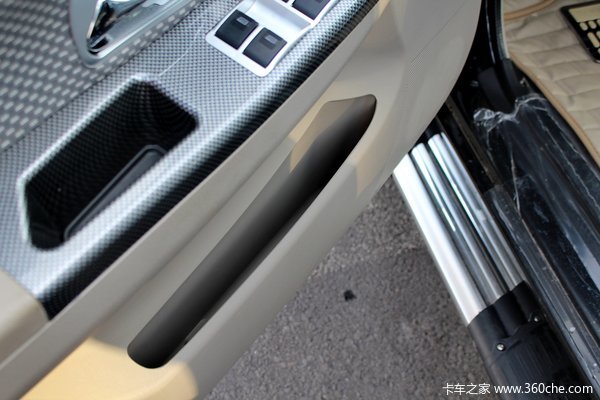 福田 萨普Z6 征服者 2.8L柴油 95马力 四驱 双排皮卡(舒适版)驾驶室图（4/33）