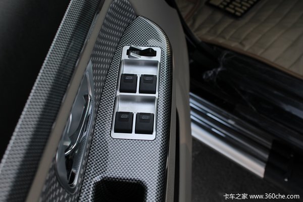 福田 萨普Z6 征服者 2.8L柴油 95马力 四驱 双排皮卡(舒适版)驾驶室图（2/33）