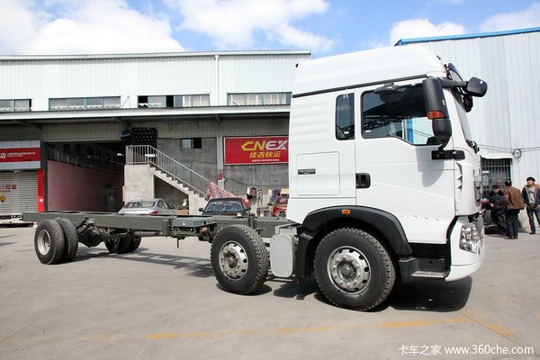 中国重汽 HOWO T5G重卡 240马力 6X2 厢式载货车底盘(ZZ1257K56CGD1)外观图（10/55）