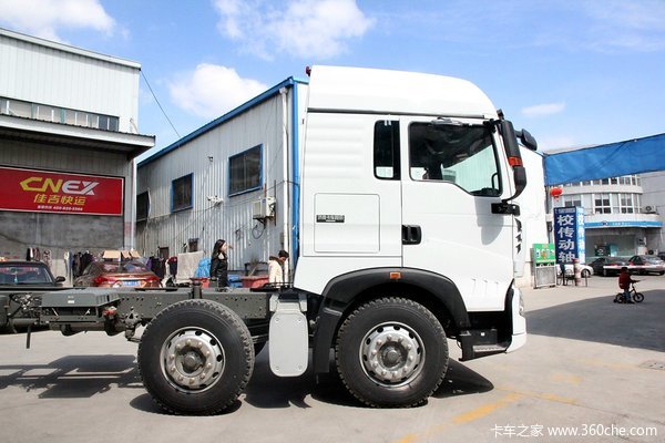中国重汽 HOWO T5G重卡 240马力 6X2 厢式载货车底盘(ZZ1257K56CGD1)外观图（9/55）