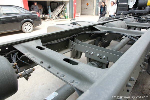 中国重汽 HOWO T5G重卡 240马力 6X2 厢式载货车底盘(ZZ1257K56CGD1)底盘图（94/107）