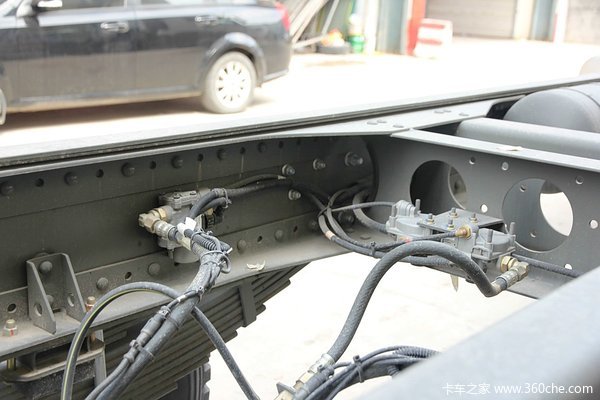 中国重汽 HOWO T5G重卡 240马力 6X2 厢式载货车底盘(ZZ1257K56CGD1)底盘图（90/107）