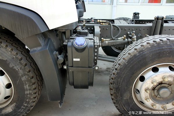 中国重汽 HOWO T5G重卡 240马力 6X2 厢式载货车底盘(ZZ1257K56CGD1)底盘图（33/107）
