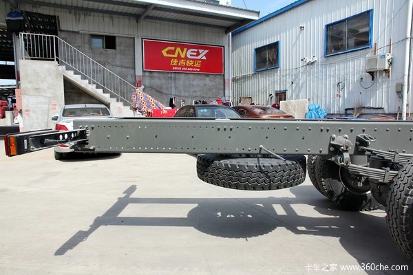 中国重汽 HOWO T5G重卡 240马力 6X2 厢式载货车底盘(ZZ1257K56CGD1)底盘图（24/107）