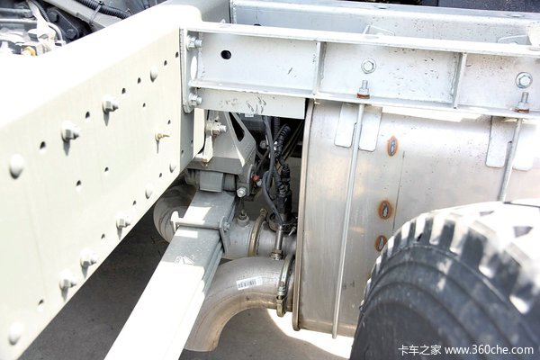 中国重汽 HOWO T5G重卡 240马力 6X2 厢式载货车底盘(ZZ1257K56CGD1)底盘图（15/107）