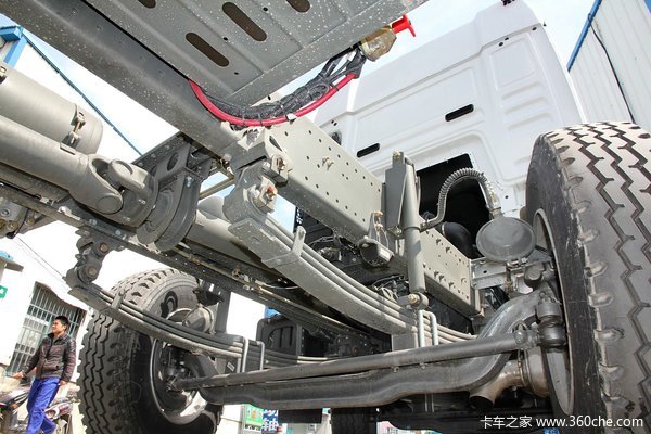 中国重汽 HOWO T5G重卡 240马力 6X2 厢式载货车底盘(ZZ1257K56CGD1)底盘图（13/107）