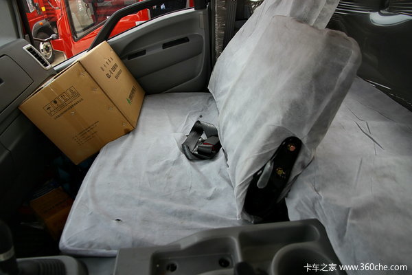 中国重汽 HOWO 154马力 4X2 5.2米排半栏板载货车(ZZ5127CCYG421CD1)驾驶室图（32/36）