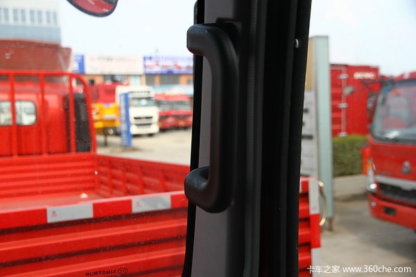 中国重汽 HOWO 154马力 4X2 5.2米排半栏板载货车(ZZ5127CCYG421CD1)驾驶室图（22/36）