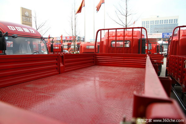 中国重汽 HOWO 154马力 4X2 5.2米排半栏板载货车(ZZ5127CCYG421CD1)上装图