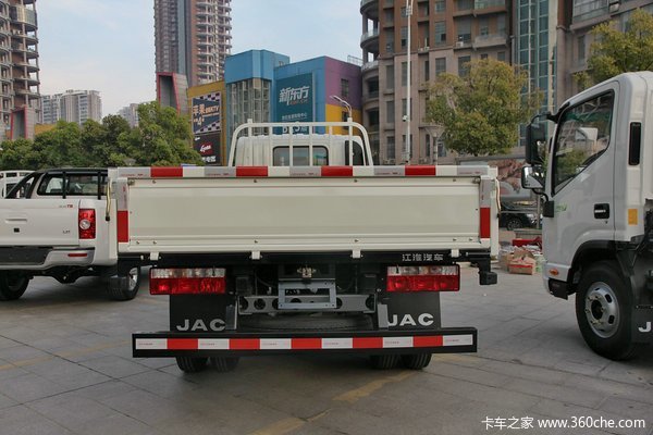 江淮 帅铃K中卡 156马力 4X2 单排栏板载货车(窄体)(HFC1041P73K1C3V)外观图（5/8）