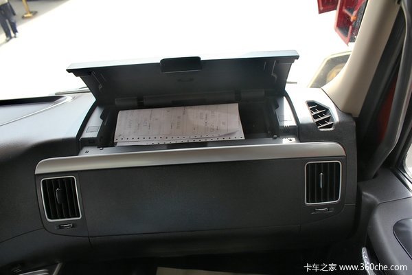 四川现代 Xcient创虎 340马力 8X4 自卸车(CHM3310KPQ72M)驾驶室图（39/39）