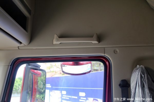 四川现代 Xcient创虎 410马力 8X4 栏板载货车(CHM1310KPQ80M)驾驶室图（43/45）