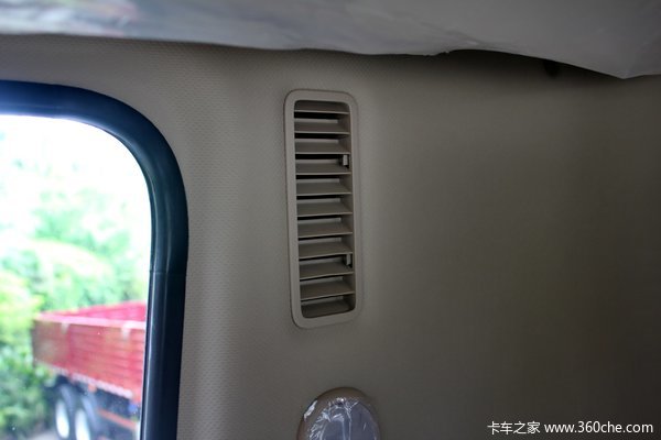 四川现代 Xcient创虎 410马力 8X4 栏板载货车(CHM1310KPQ80M)驾驶室图（41/45）