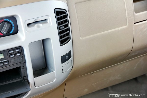 福田 奥铃CTX中卡 168马力 4X2 排半载货车底盘(BJ1169VKPEK-FA)驾驶室图（21/31）