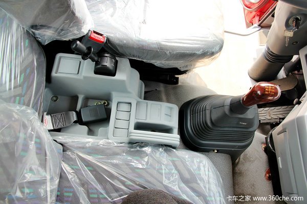 福田 奥铃CTX中卡 168马力 4X2 排半载货车底盘(BJ5169XXY-AA)驾驶室图（31/37）