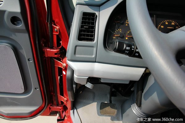 福田 奥铃CTX中卡 168马力 4X2 排半载货车底盘(BJ5169XXY-AA)驾驶室图（8/37）
