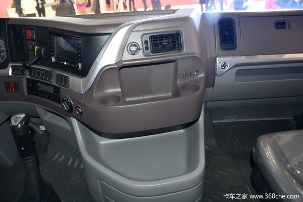 东风柳汽 乘龙H7重卡 320马力 8X4 载货车底盘(豪华版)(LZ1311QELAT)驾驶室图（31/46）