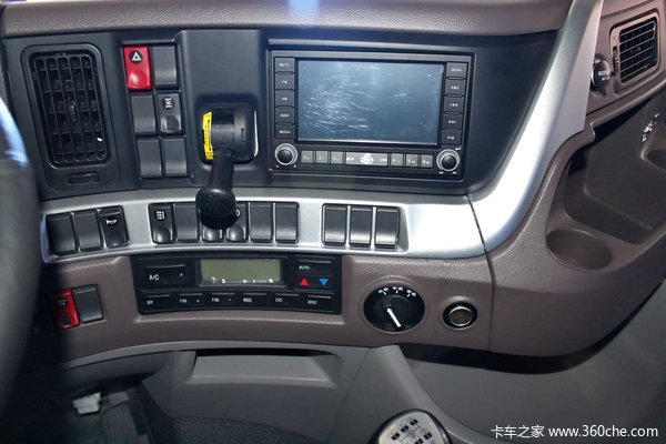东风柳汽 乘龙H7重卡 320马力 8X4 载货车底盘(豪华版)(LZ1311QELAT)驾驶室图（30/46）