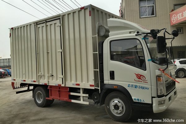 中国重汽 HOWO 113马力 4X2 4.5米单排厢式载货车(ZZ5127XXYD3415D1)