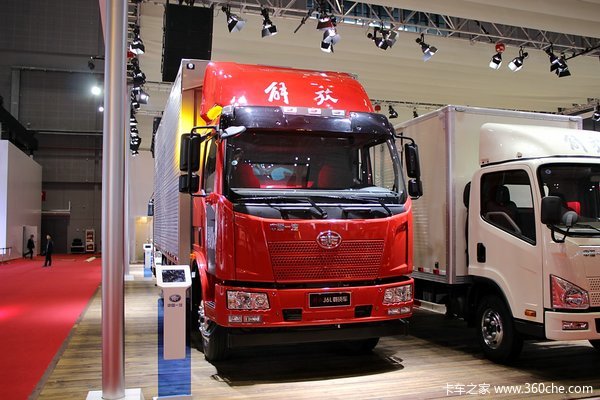 解放 J6L中卡 180马力 4X2 厢式载货车(CA5160XYKP62K1L3A2E4)外观图（2/19）