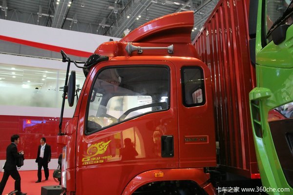 中国重汽HOWO轻卡 160马力 4X2 5.75米排半厢式(ZZ5127XXYG451CD1)外观图（20/26）