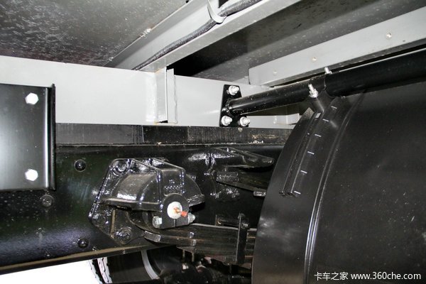 中国重汽HOWO轻卡 160马力 4X2 5.75米排半厢式(ZZ5127XXYG451CD1)底盘图（8/19）