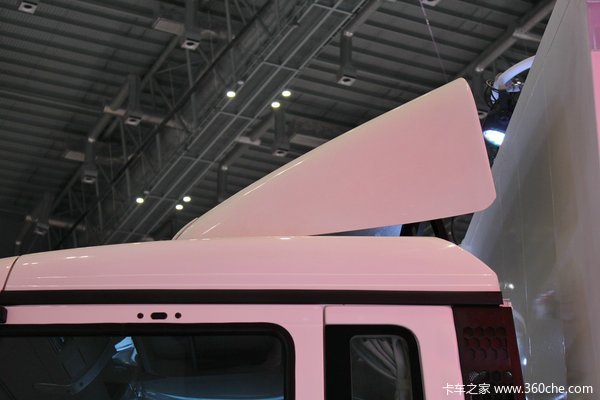 中国重汽 HOWO T5G重卡 180马力 4X2 排半厢式载货车(ZZ5167XXYK501GE1)外观图（18/19）