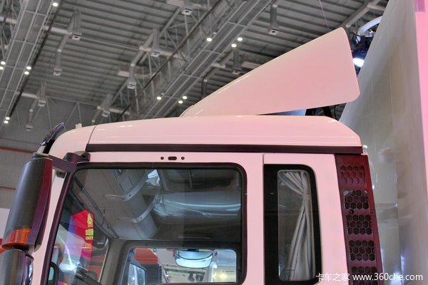 中国重汽 HOWO T5G重卡 180马力 4X2 排半厢式载货车(ZZ5167XXYK501GE1)外观图（17/19）