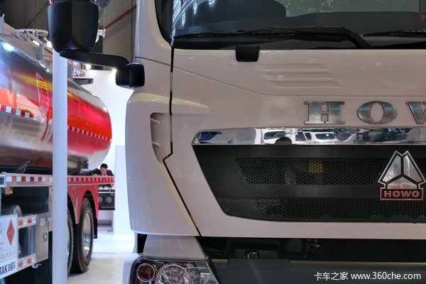 中国重汽 HOWO T5G重卡 180马力 4X2 排半厢式载货车(ZZ5167XXYK501GE1)外观图（11/19）