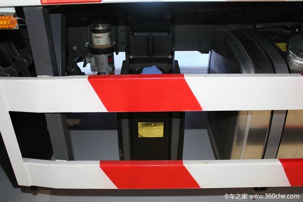 中国重汽 HOWO T5G重卡 180马力 4X2 排半厢式载货车(ZZ5167XXYK501GE1)底盘图（7/26）