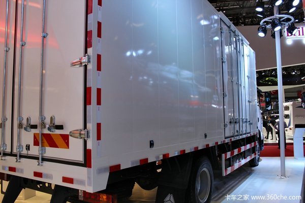 中国重汽 HOWO T5G重卡 180马力 4X2 排半厢式载货车(ZZ5167XXYK501GE1)上装图（8/13）