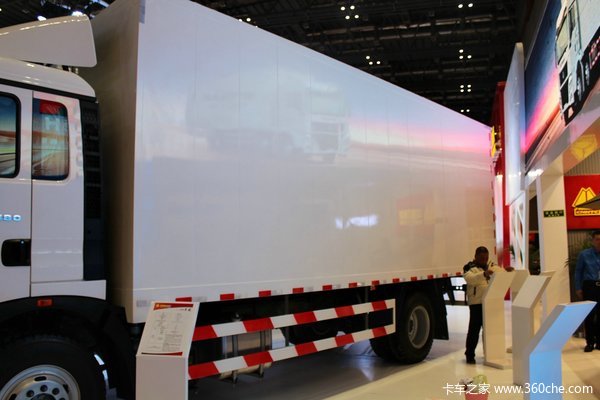 中国重汽 HOWO T5G重卡 180马力 4X2 排半厢式载货车(ZZ5167XXYK501GE1)上装图（1/13）