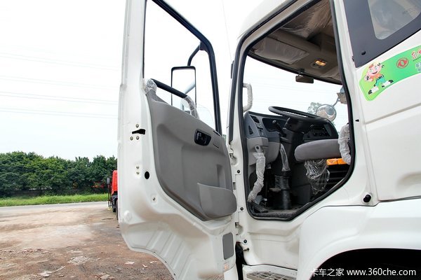 东风特商 210马力 6X2 厢式载货车底盘(EQ5253XXYF1)驾驶室图（2/52）