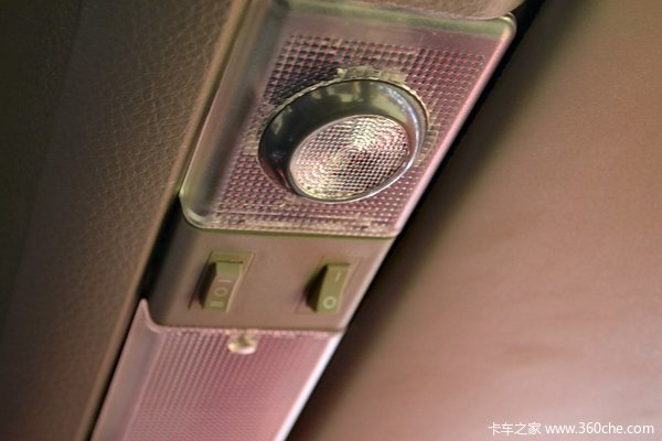 东风柳汽 乘龙H7重卡 320马力 8X4 载货车底盘(豪华版)(LZ1311QELAT)驾驶室图（29/46）