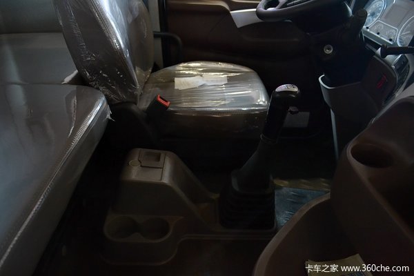 东风柳汽 乘龙H7重卡 320马力 8X4 载货车底盘(豪华版)(LZ1311QELAT)驾驶室图（24/46）