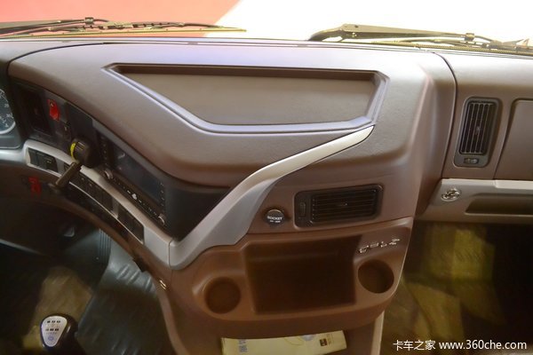 东风柳汽 乘龙H7重卡 320马力 8X4 载货车底盘(豪华版)(LZ1311QELAT)驾驶室图（21/46）