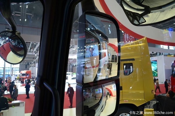 东风柳汽 乘龙H7重卡 320马力 8X4 载货车底盘(豪华版)(LZ1311QELAT)驾驶室图（2/46）