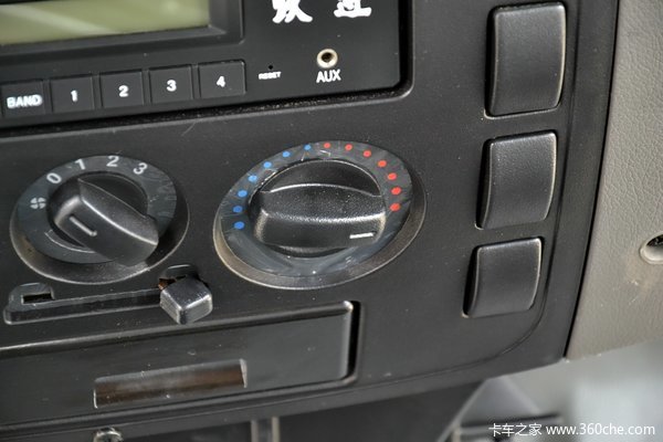 依维柯 跃进 小福星S50 1.8L 柴油 双排微卡驾驶室图（26/48）