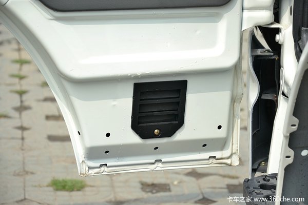 依维柯 跃进 小福星S50 1.8L 柴油 双排微卡驾驶室图（6/48）