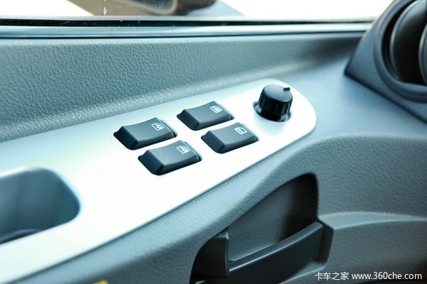 福田 欧曼GTL超能版 山区型 350马力 8X4 厢式载货车底盘(BJ1319VPPKJ-XC)驾驶室图（4/13）