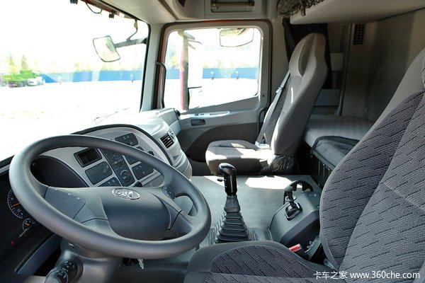 福田 欧曼GTL超能版 山区型 350马力 8X4 厢式载货车底盘(BJ1319VPPKJ-XC)驾驶室图
