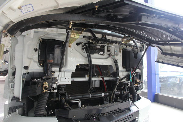 华菱 汉马中卡 160马力 4X2 厢式载货车底盘(HN5160XXYC16C8M4)驾驶室图（43/48）