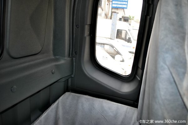 福田 欧马可5系 168马力 4X2 厢式载货车(BJ5139XXY-F2)驾驶室图（46/50）