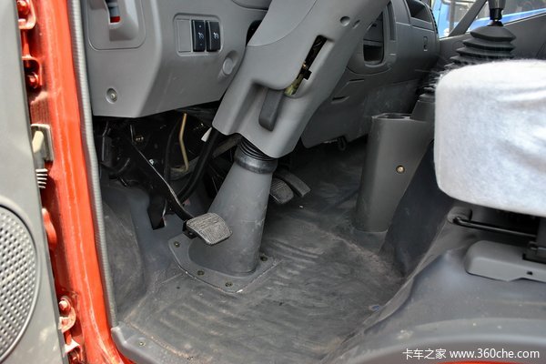 福田 欧马可5系 168马力 4X2 厢式载货车(BJ5139XXY-F2)驾驶室图（2/50）