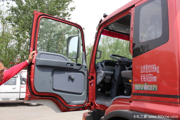 福田 欧马可5系 168马力 4X2 栏板式载货车(BJ1139VJPEK-F1)驾驶室图
