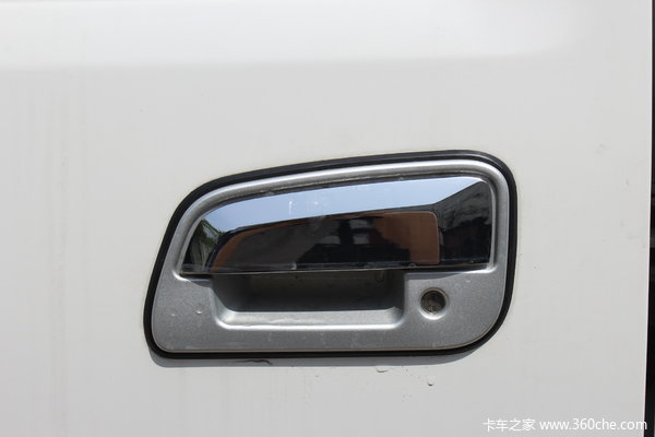 福田 萨普Z6 征服者 2.4L汽油 136马力 两驱 双排皮卡(舒适版)外观图（21/36）
