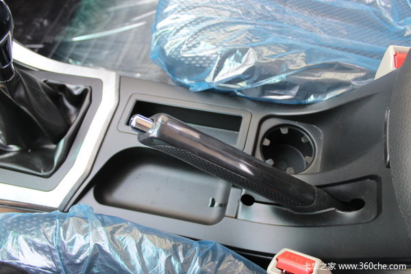 福田 萨普Z6 征服者 2.4L汽油 136马力 两驱 双排皮卡(舒适版)驾驶室图（25/32）